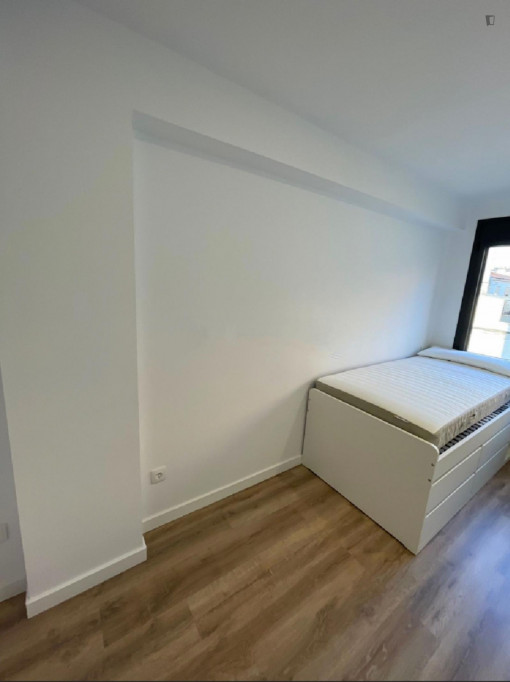 Great ensuite bedroom in Manrasa, just 13 minutes walking to the University - Barcelone - chambre - ImmoJeune