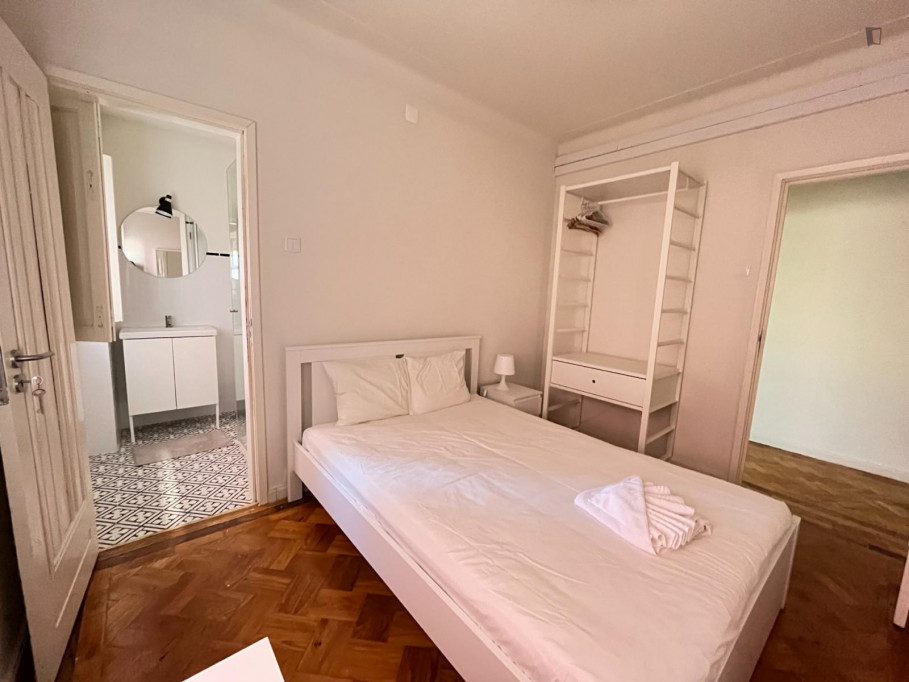Smart double ensuite bedroom very close to Casa da Musica metro station - Porto - chambre - ImmoJeune