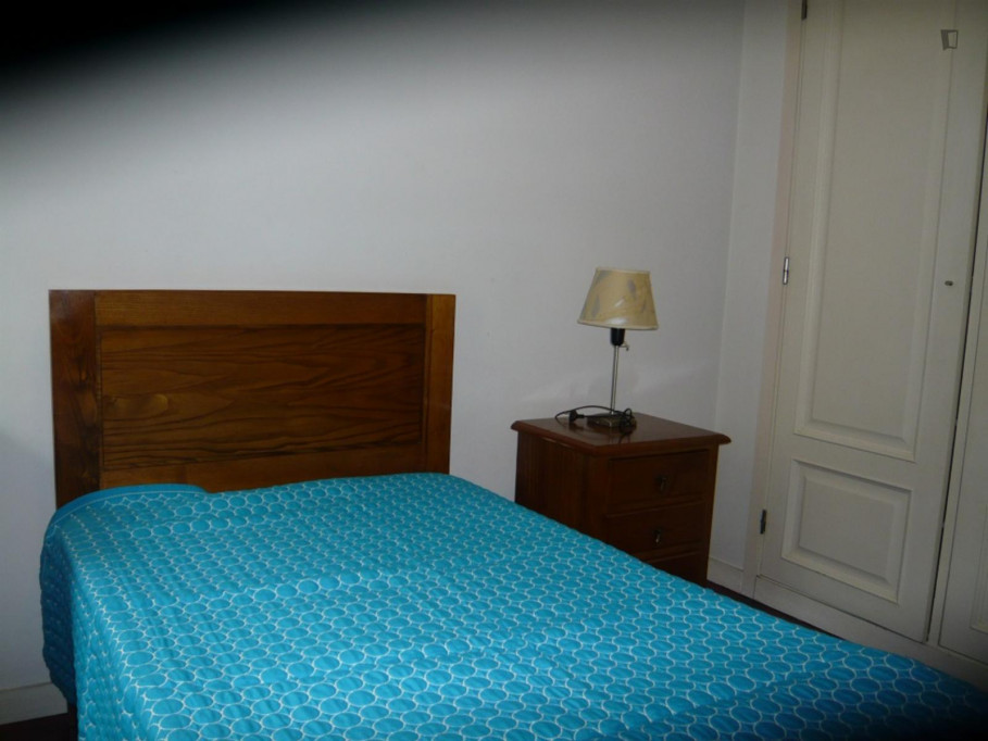 Welcoming single bedroom near Jardim da Sereia - Coimbra - chambre - ImmoJeune