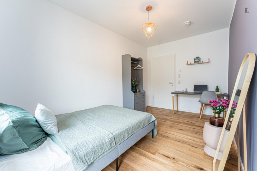 Bright double bedroom near Hohenzollerndamm trains station - Berlin - chambre - ImmoJeune
