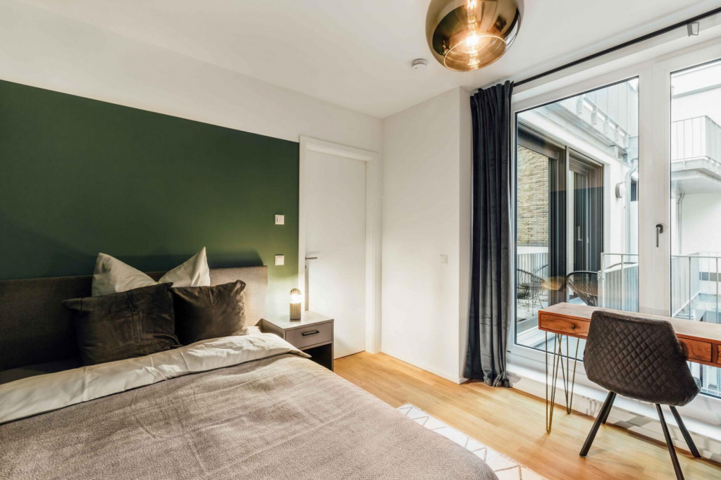 Bright single bedroom with balcony and TV - Cologne - chambre - ImmoJeune