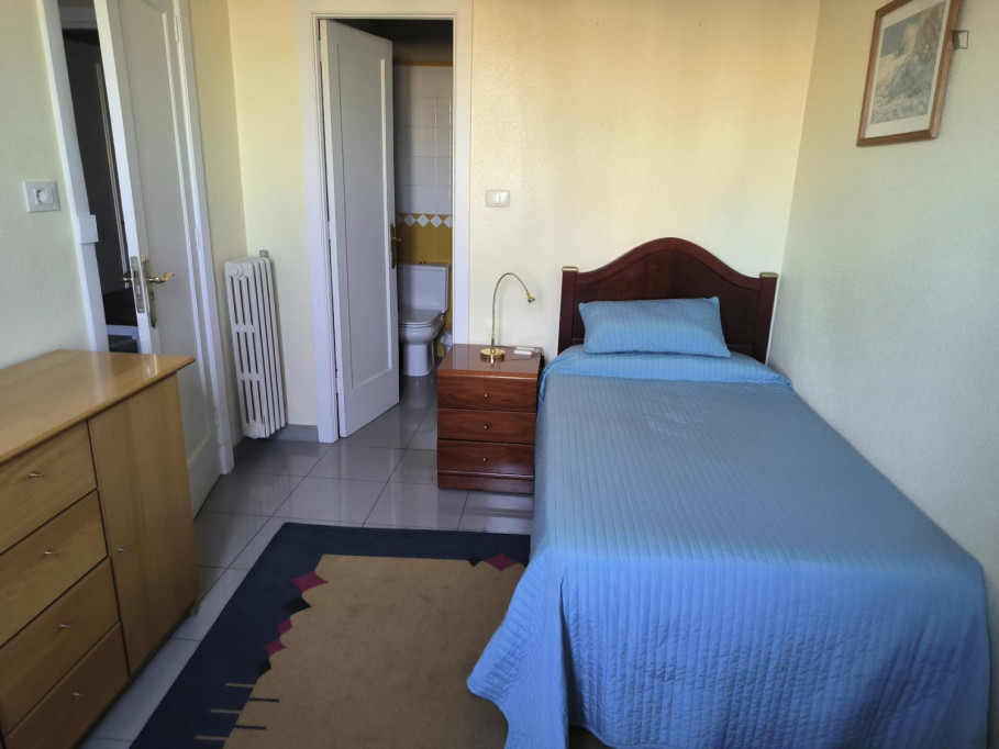 Very comfy single ensuite bedroom near the Urzáiz train station - Vigo - chambre - ImmoJeune