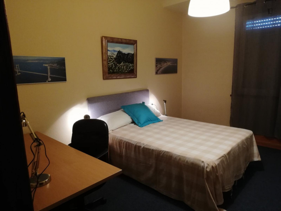 Appealing double bedroom near the Urzáiz train station - Vigo - chambre - ImmoJeune