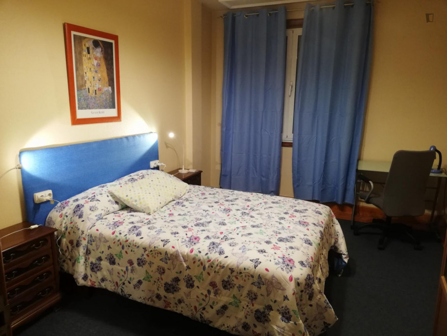 Excellent double bedroom in Santiago de Vigo - Vigo - chambre - ImmoJeune