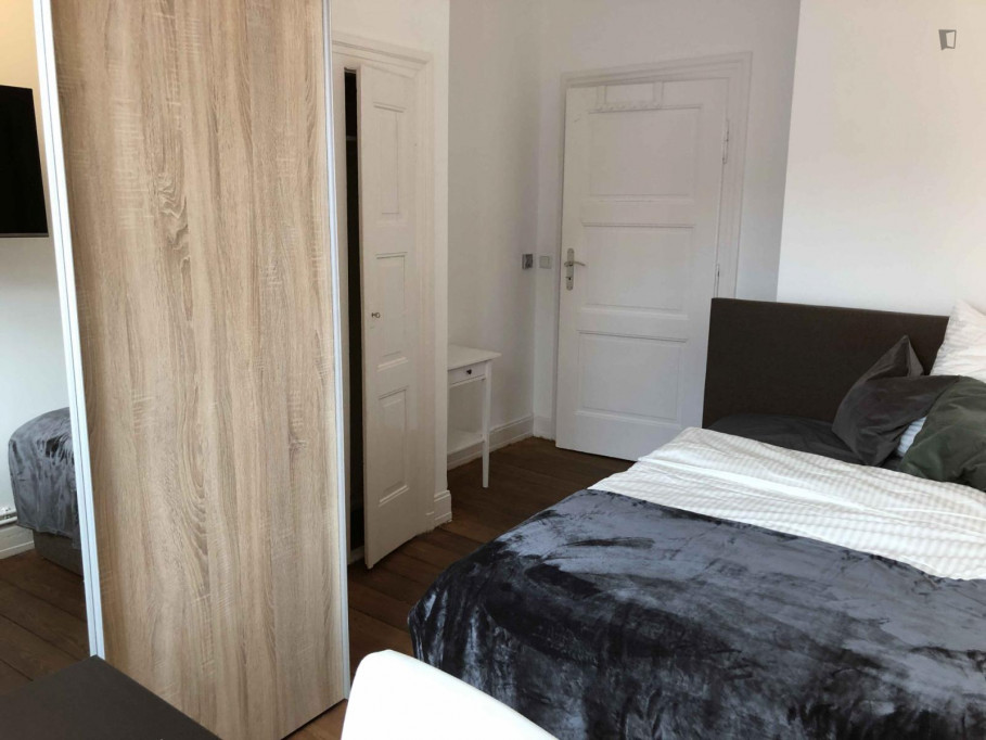 Modern double bedroom in Frankfurt - Frankfurt am Main - chambre - ImmoJeune