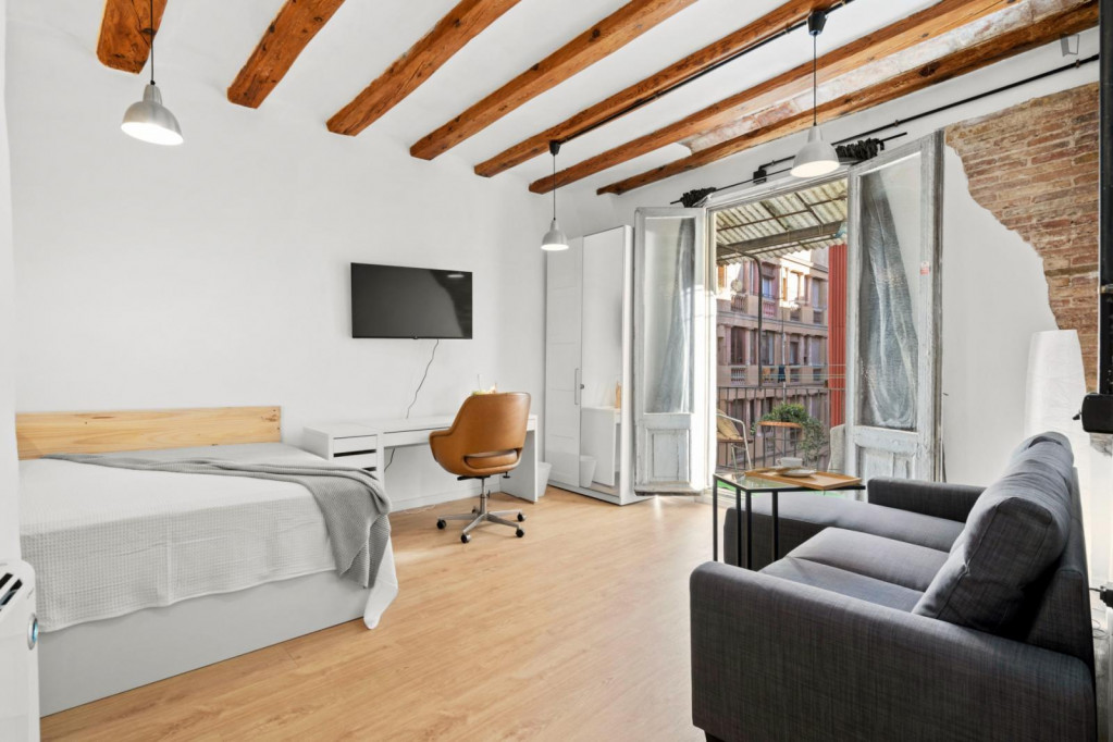 Big double bedroom with balcony near Drassanes metro station - Barcelone - chambre - ImmoJeune