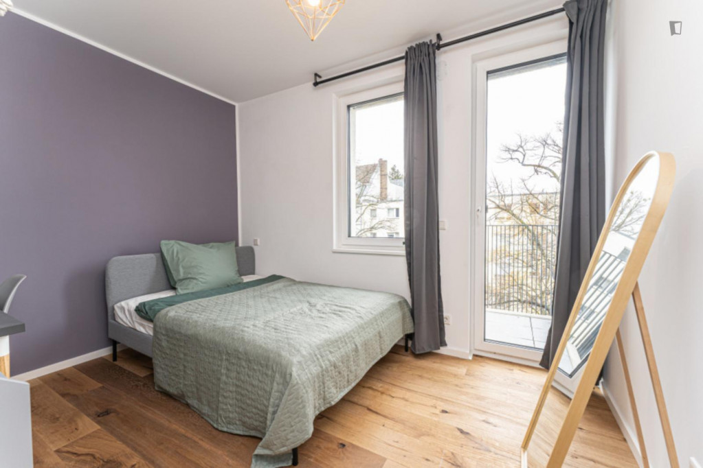 Snug double bedroom with balcony near Hohenzollerndamm train station - Berlin - chambre - ImmoJeune