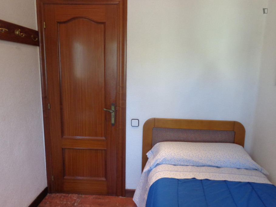 Quiet Single bedroom close to Playa de los Peligros - Santander - chambre - ImmoJeune