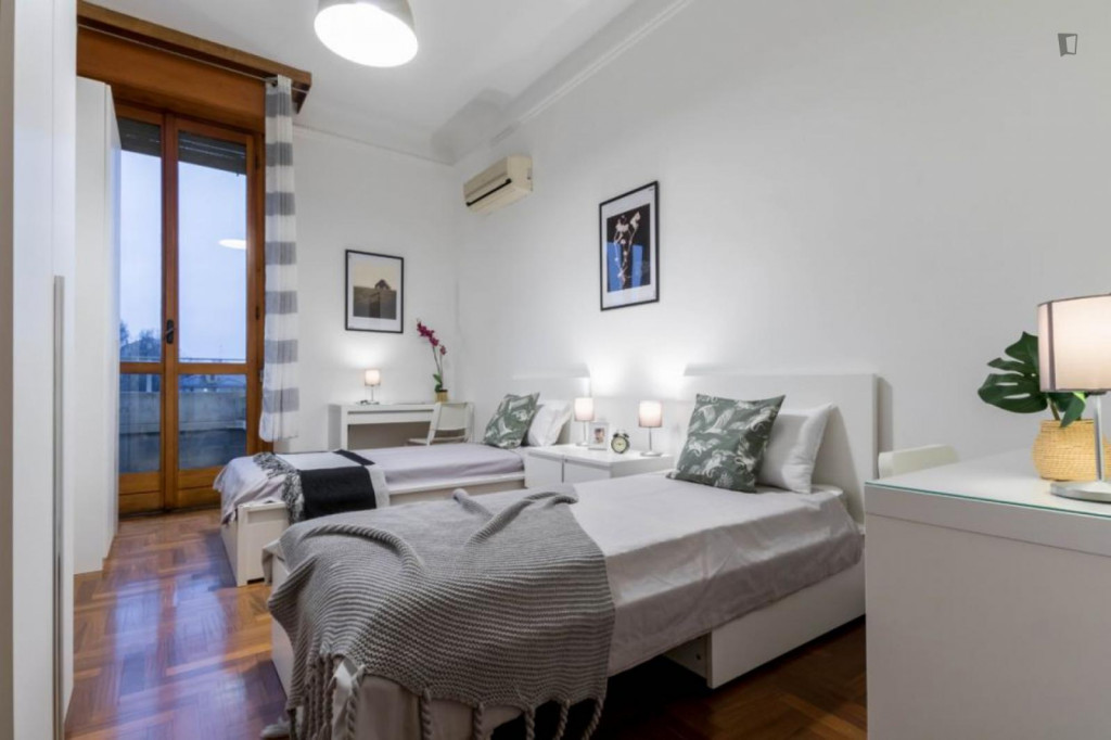 Bed in a twin bedroom not far from Crocetta metro station - Milan - chambre - ImmoJeune
