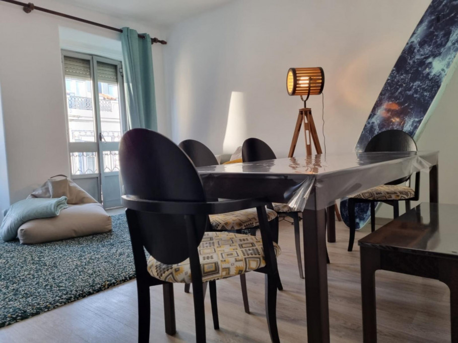 Comfortable single bedroom near the Alcântara-Terra train station