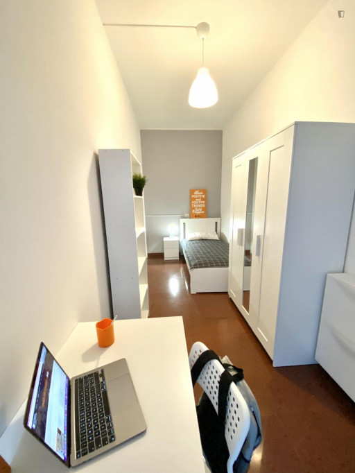 Single bedroom in an 8-bedroom flat, in Murat - Bari - chambre - ImmoJeune