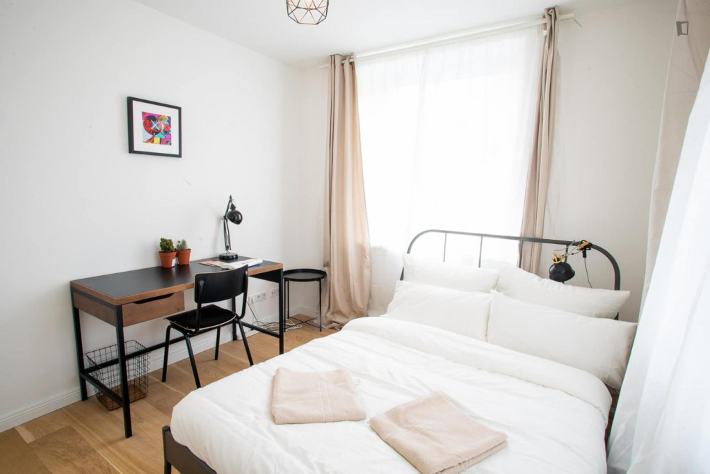 Sunny bedroom close to the U-Bahn station - Berlin - chambre - ImmoJeune