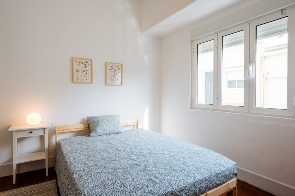 Sunny double bedroom in Penha de França - Lisbonne - chambre - ImmoJeune