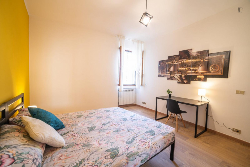 Snug double bedroom in a 2-bedroom apartment, near Brenta metro station - Milan - chambre - ImmoJeune