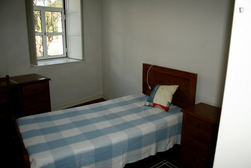 Homely single bedroom in popular Montes Claros - Coimbra - chambre - ImmoJeune