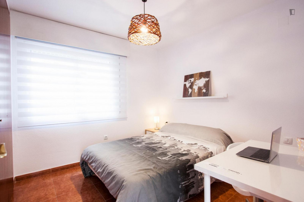 Inviting double bedroom near the Moncada - Alfara metro - Valence - chambre - ImmoJeune