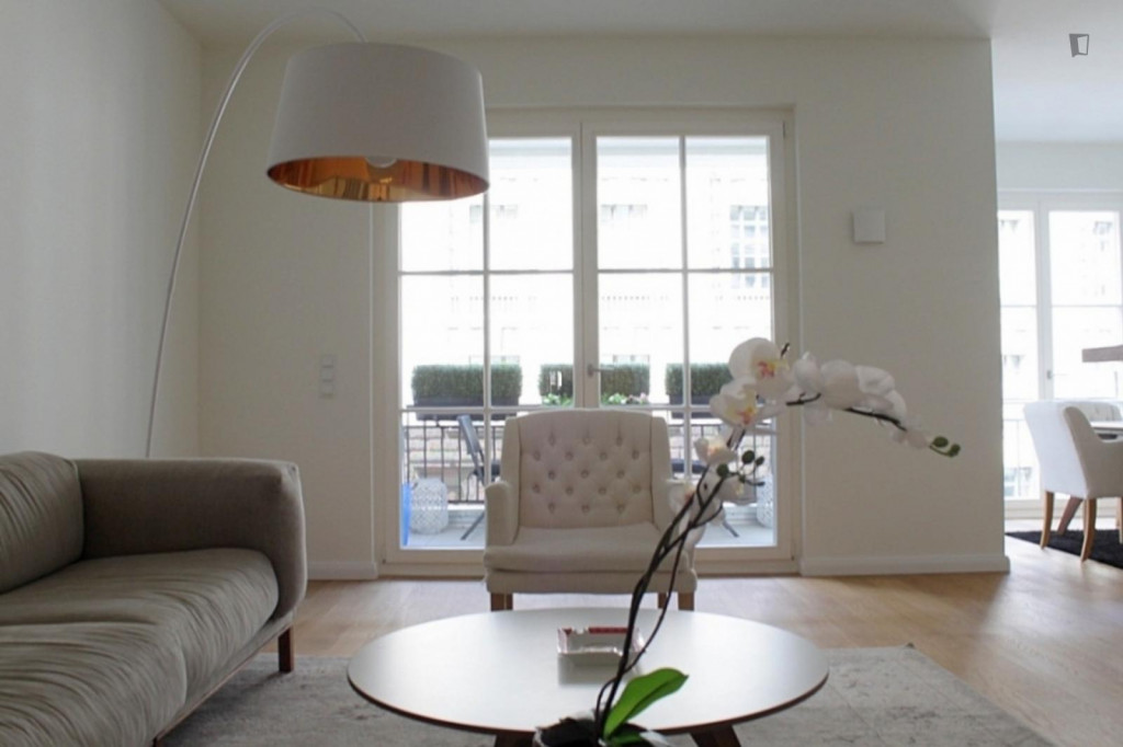 Luminous 2-bedroom apartment with balcony in a quiet street in Mitte - Berlin - chambre - ImmoJeune