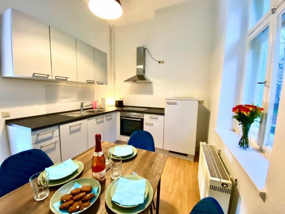 Bright 2-bedroom apartment close to Nöldnerplatz metro station - Berlin - chambre - ImmoJeune