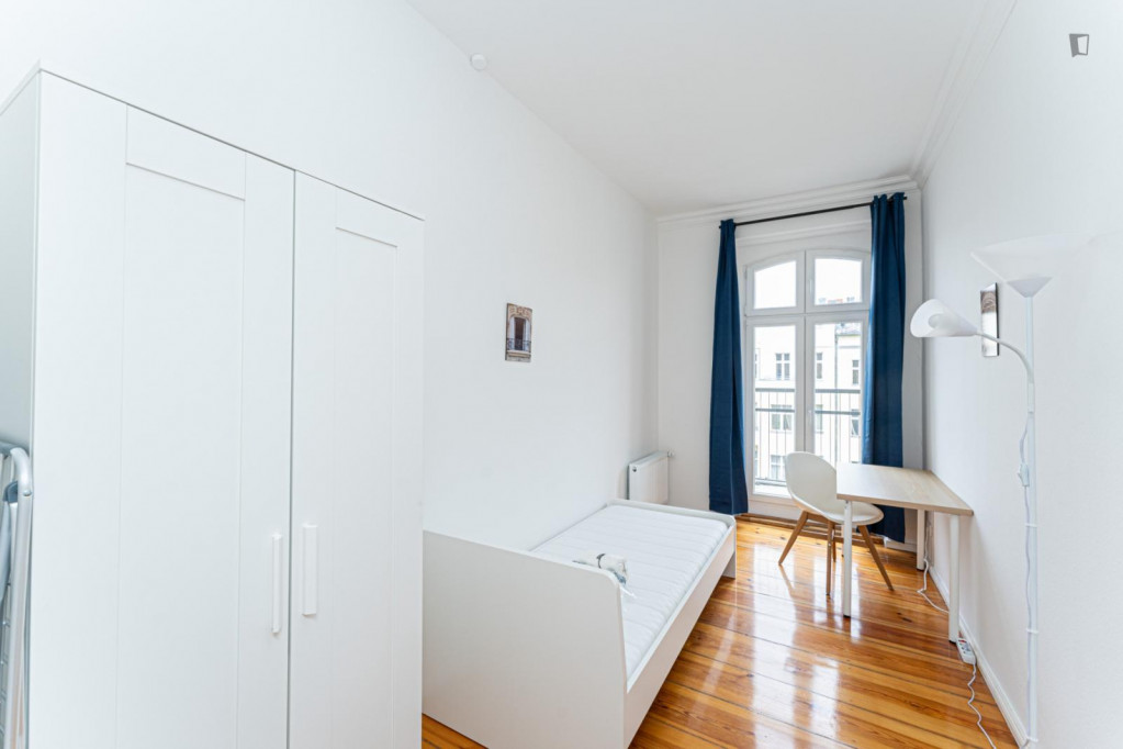 Charming single bedroom with a balcony, near the Sophie-Charlotte-Platz metro - Berlin - chambre - ImmoJeune