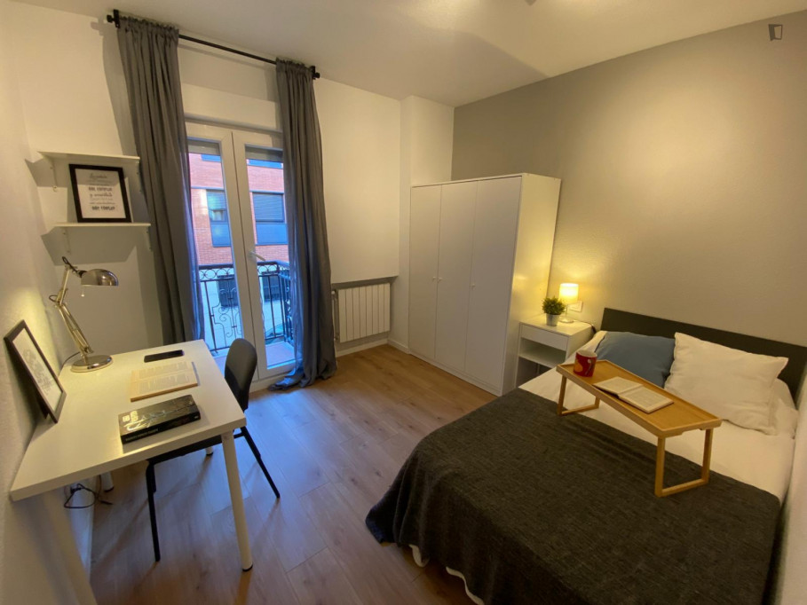 Inviting 4-bedroom apartment close to Pan Bendito metro station - Madrid - chambre - ImmoJeune