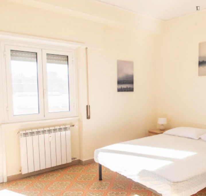 Bright double bedroom with balcony very close to Roma TRE University - Rome - chambre - ImmoJeune