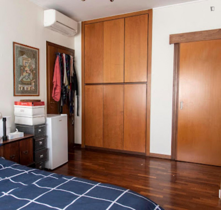 Bright double ensuite bedroom in Municipio IX