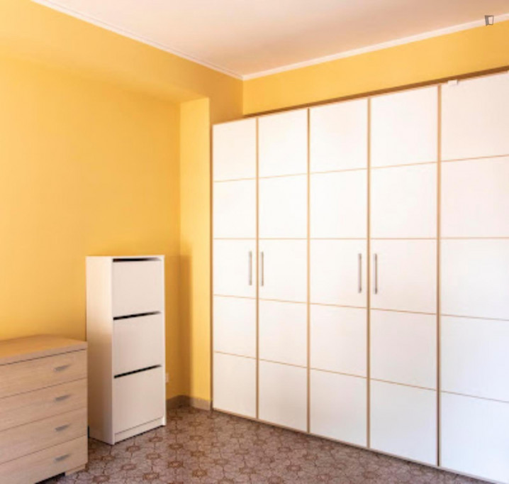Nice double bedroom with balcony close to Basilica S. Paolo train station