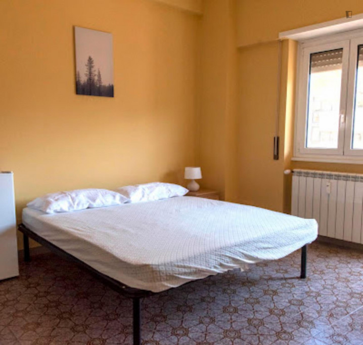 Nice double bedroom with balcony close to Basilica S. Paolo train station