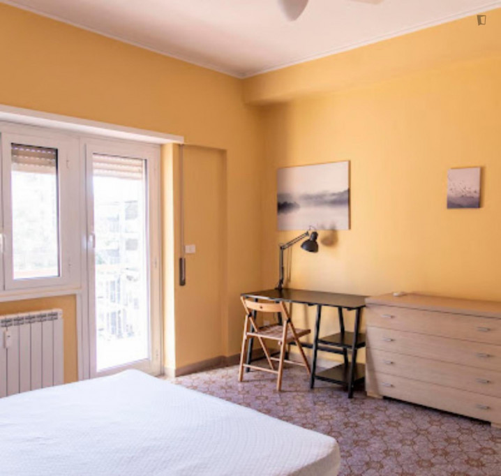 Nice double bedroom with balcony close to Basilica S. Paolo train station