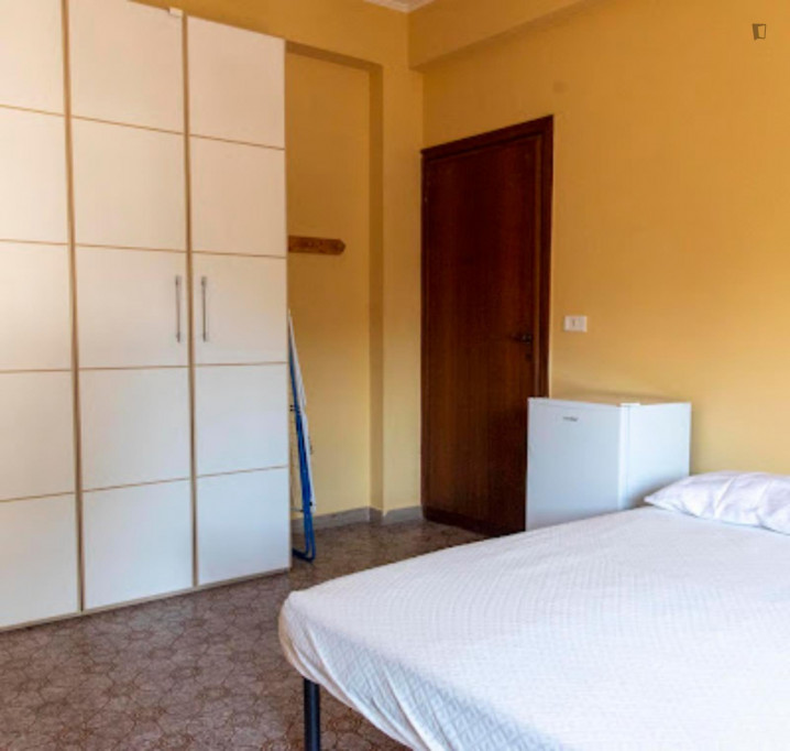 Nice double bedroom with balcony close to Basilica S. Paolo train station