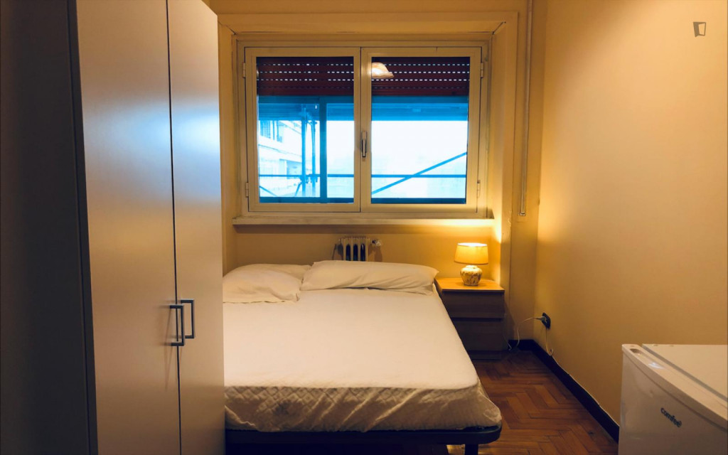 Bright single bedroom in 5-bedroom apartment next to Gianicolense - Rome - chambre - ImmoJeune