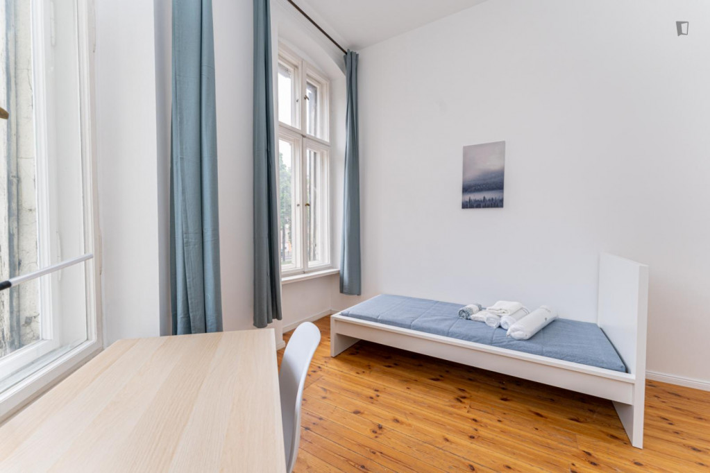 Bright single bedroom in a 4 bedroom apartment in Prenzlauer Berg - Berlin - chambre - ImmoJeune