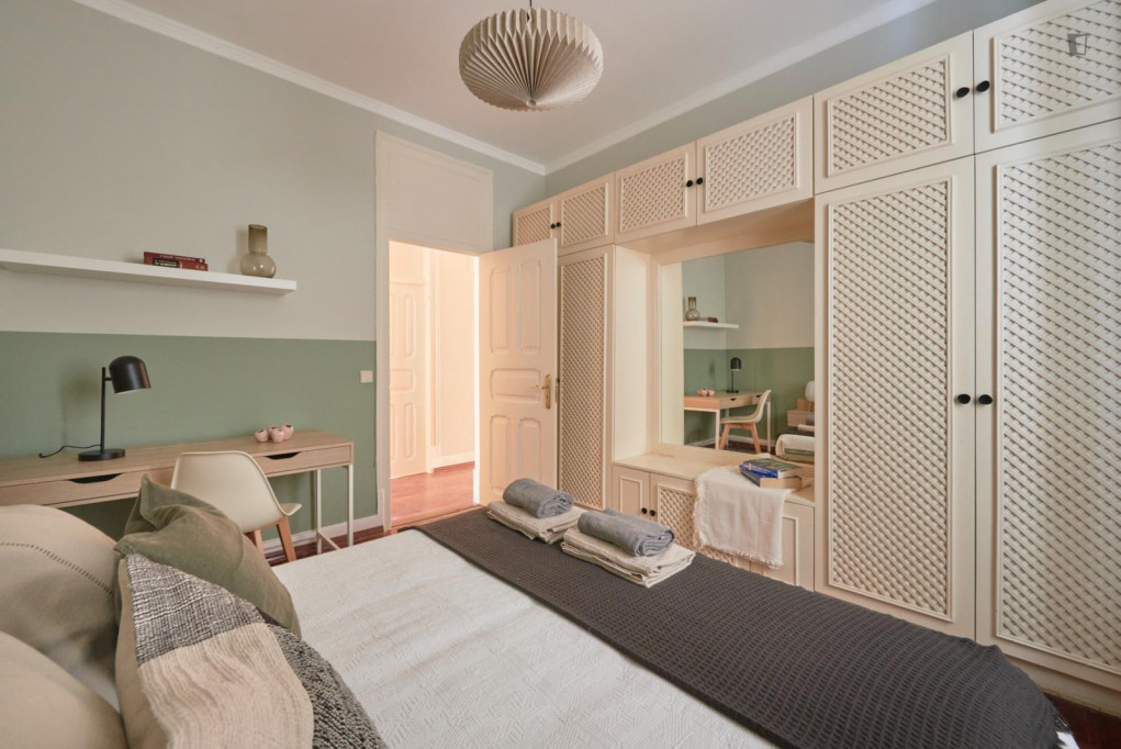 Lovely double bedroom next to Parque metro station