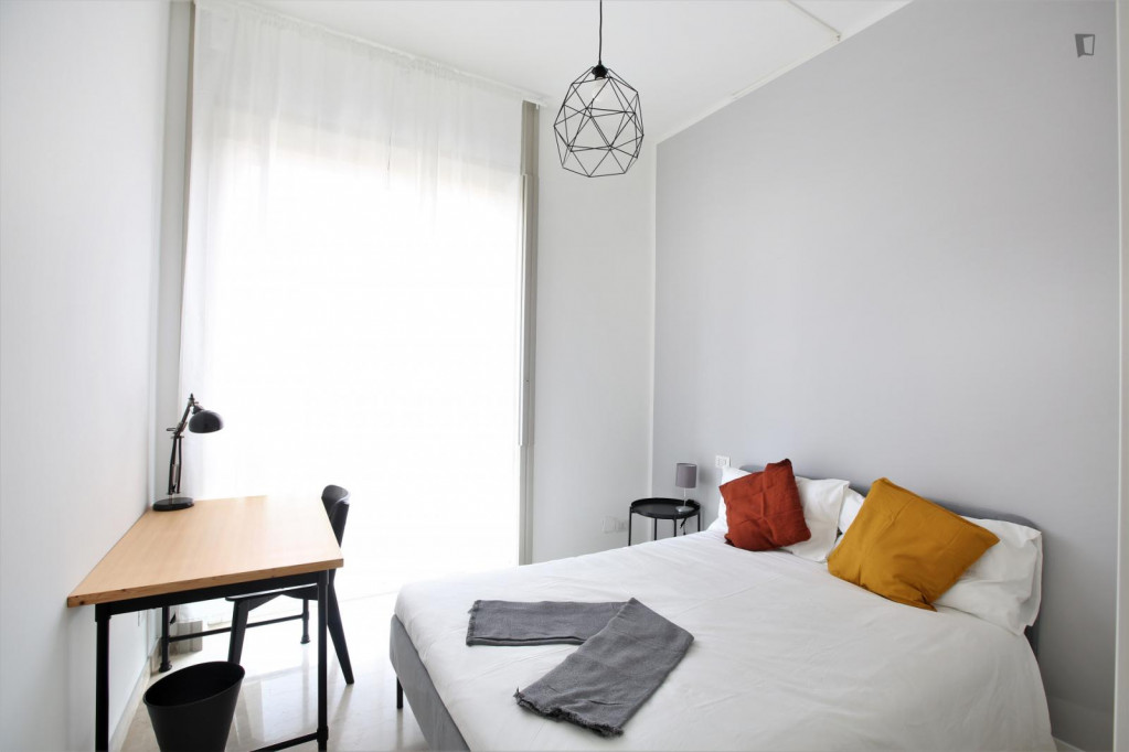 Lovely double bedroom not far from Nuova Accademia di Belle Arti Milano - Milan - chambre - ImmoJeune