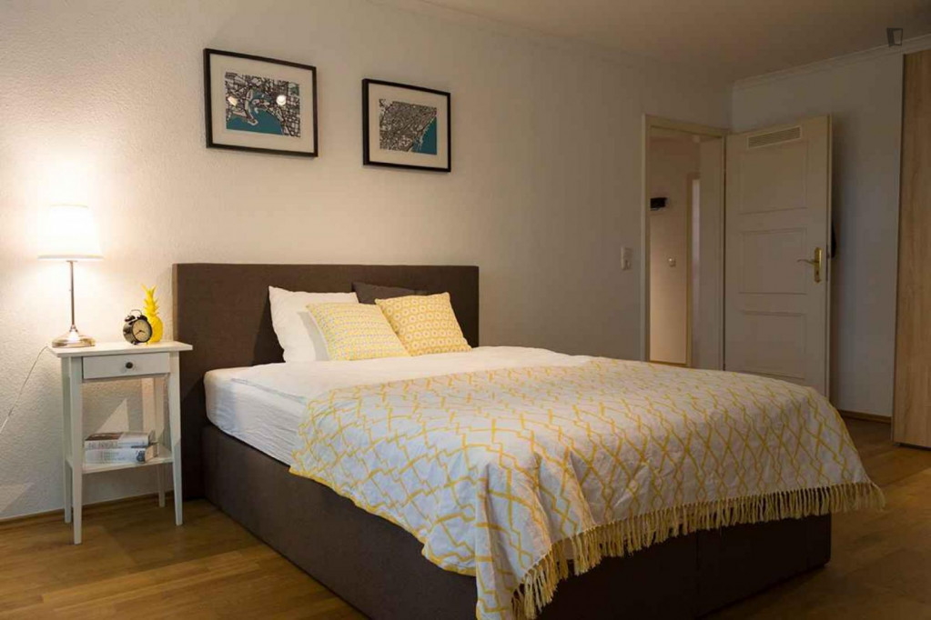 Cozy double bedroom in Ostend - Frankfurt am Main - chambre - ImmoJeune