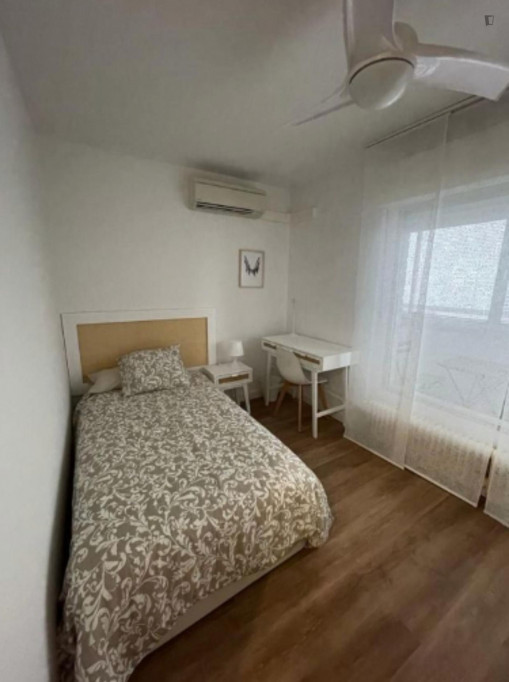 WELL SUITED ROOM FOR STUDENTS - Madrid - chambre - ImmoJeune