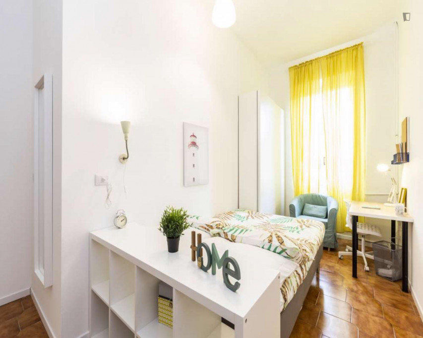 Neat single bedroom in a two-bedroom flat close to Marche metro station - Milan - chambre - ImmoJeune