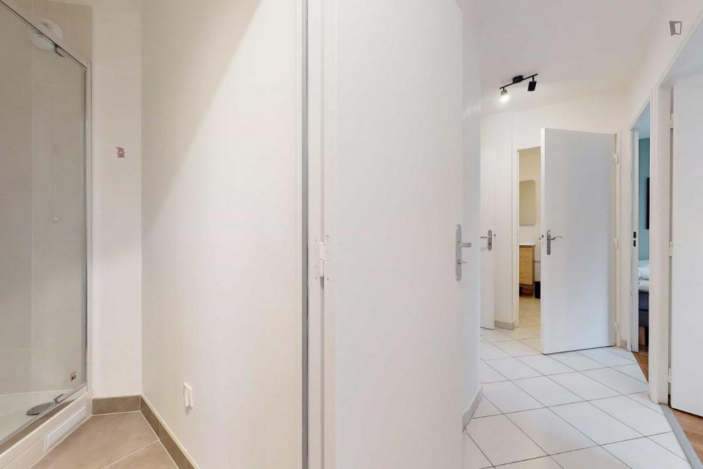 Cute double bedroom in Bezons