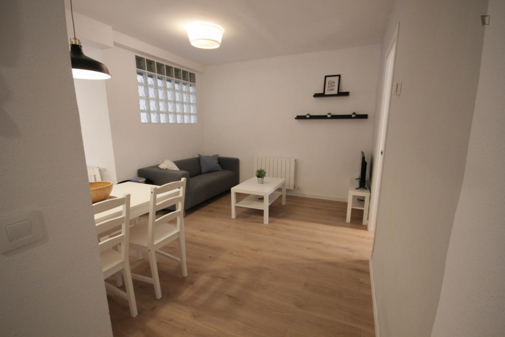 Very cool 3-bedroom apartment in Lucero - Madrid - chambre - ImmoJeune