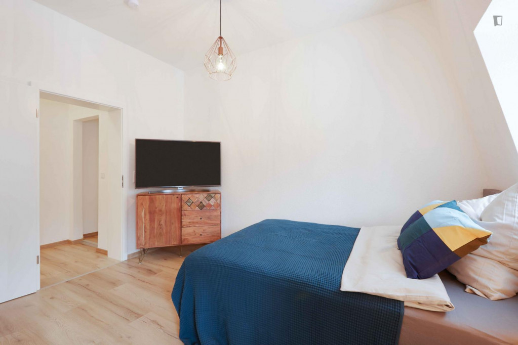 Comfy single bedroom with TV in Bahnhofsviertel - Frankfurt am Main - chambre - ImmoJeune