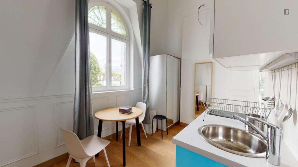 Modern studio in Créteil