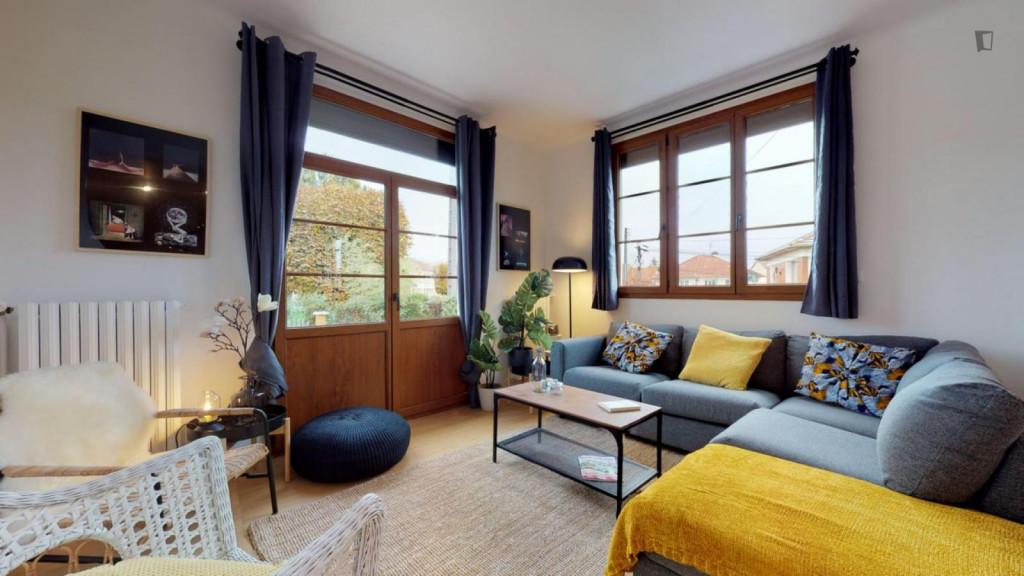 Cosy double bedroom close to Parc départemental de la Haute-Ile