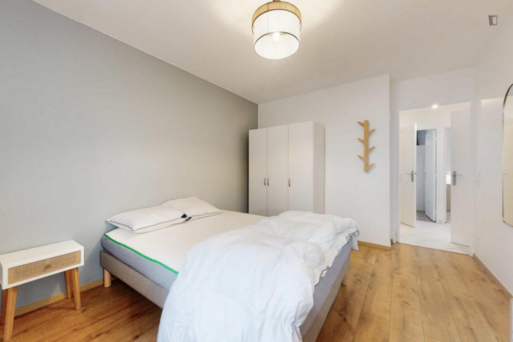 Comfy double bedroom close to Le Parc Bettencourt