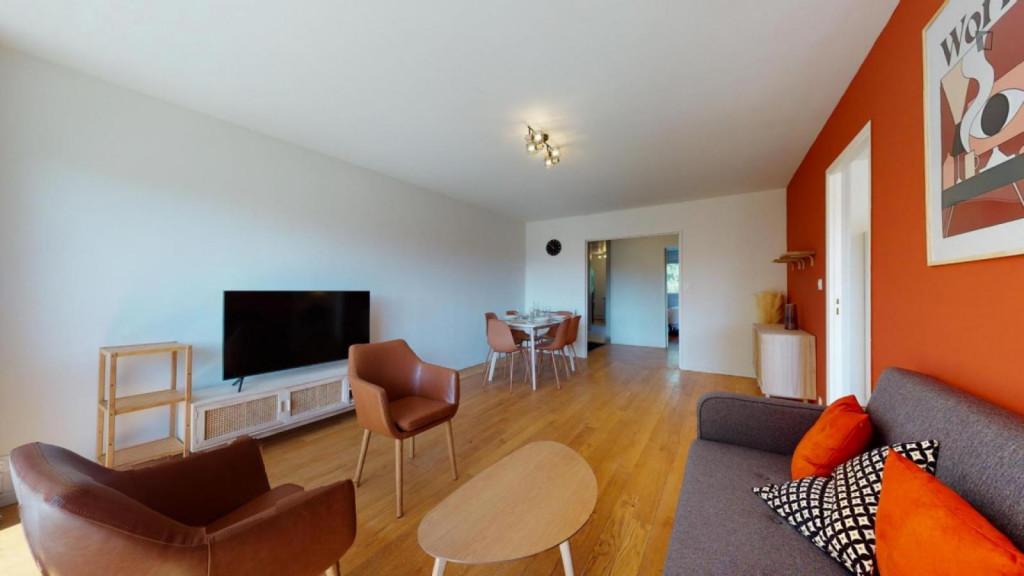 Bright double bedroom close to Canteleu metro station