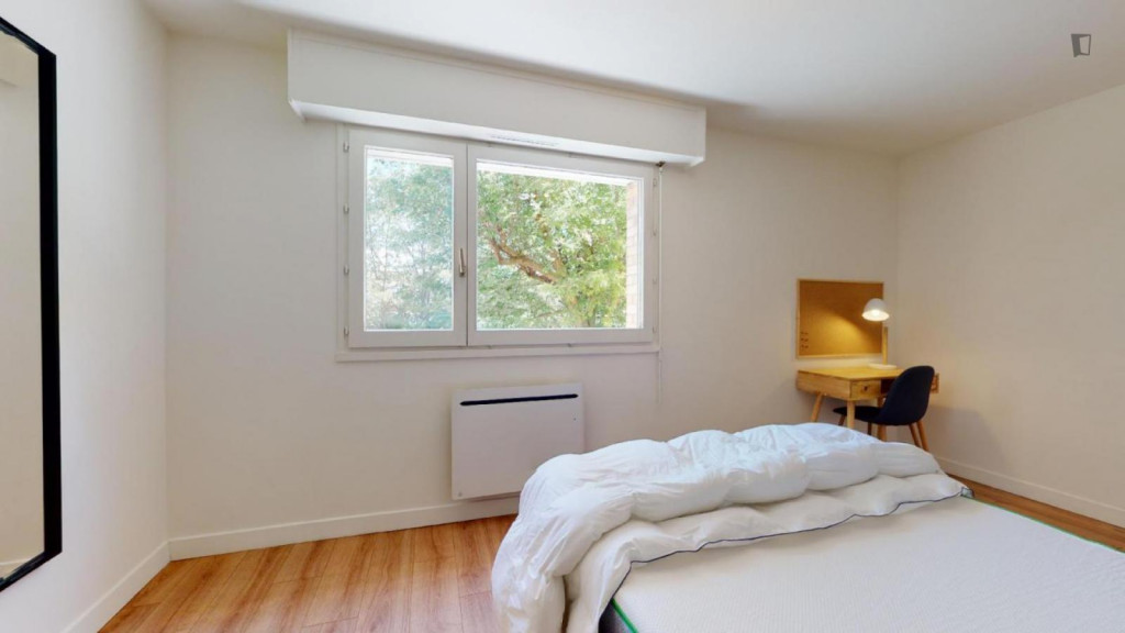 Bright double bedroom close to Canteleu metro station
