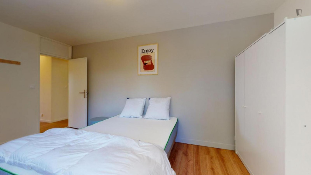 Bright double bedroom close to Canteleu metro station