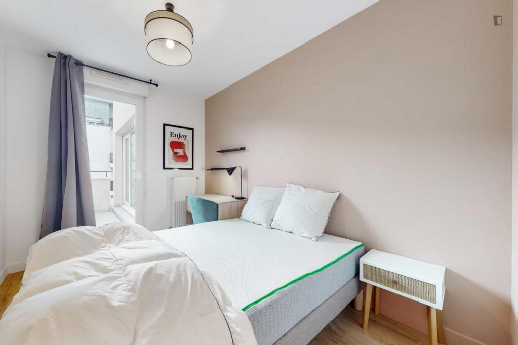 Cosy double bedroom close to Parc Commandant Cousteau
