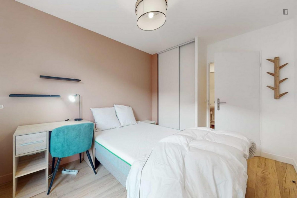 Cosy double bedroom close to Parc Commandant Cousteau