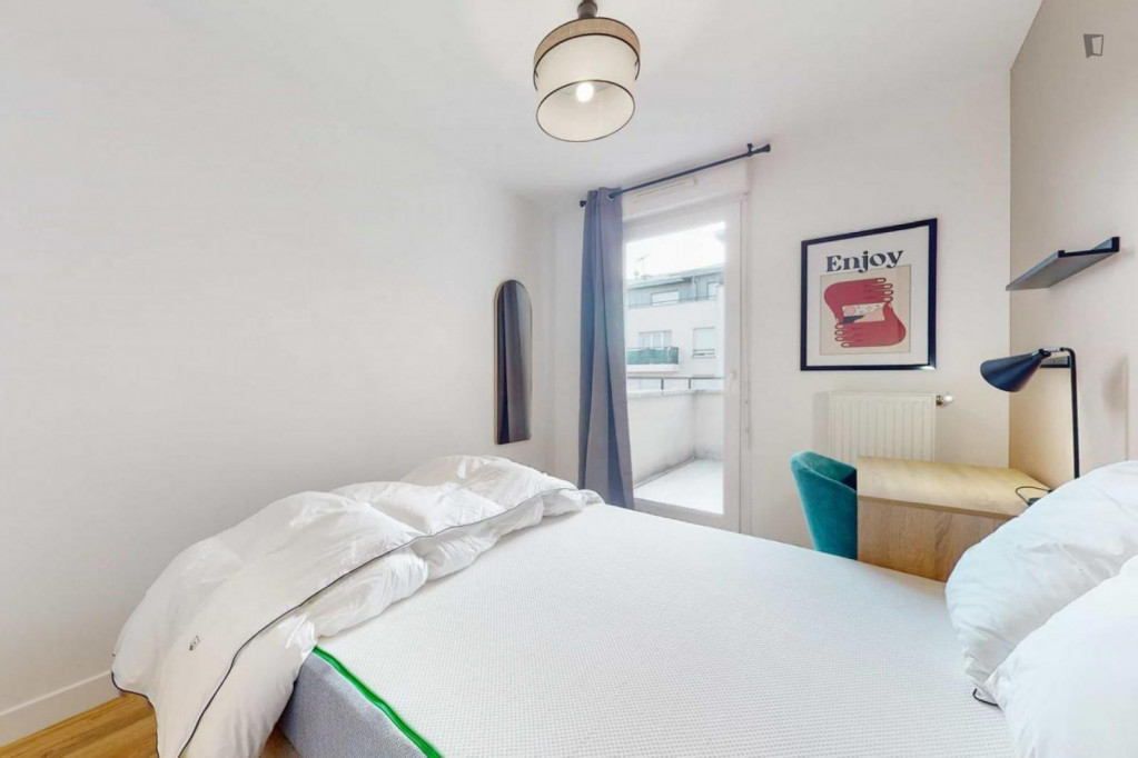 Cosy double bedroom close to Parc Commandant Cousteau