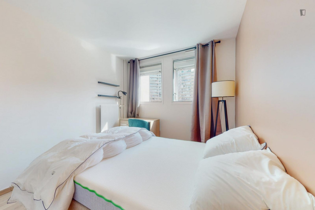 Cushy double bedroom close to Parc André Malraux